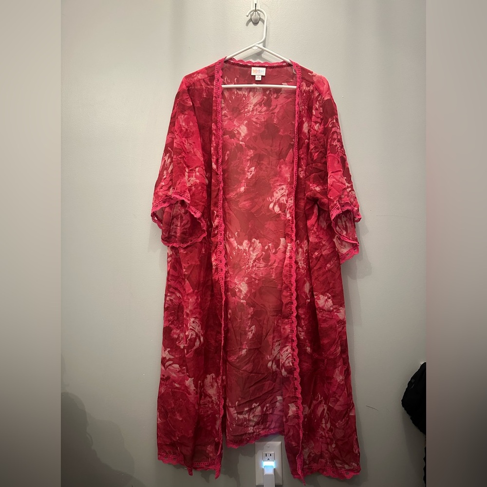 Lularoe Elegant Pink Floral with Lace Shirley Kimono. Women’s medium.